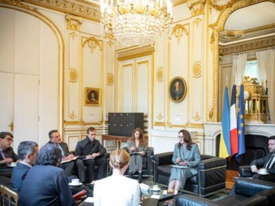 Франція планує направити в Україну радника високого рівня для допомоги у сфері гумрозмінування  