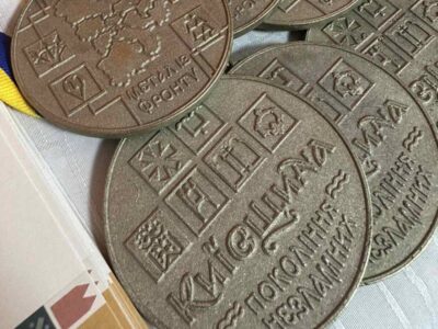 Унікальні медалі зі сплаву металу з фронту отримали гандболісти Київщини  