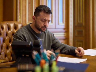 Президент України підписав законопроєкти про продовження дії воєнного стану та мобілізації  