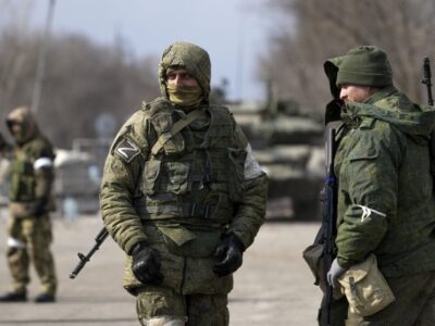 Ворог вимагає в українців гроші за пересування транспортом  