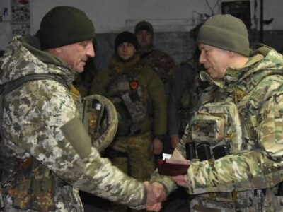 Олександр Сирський привітав військовослужбовців ОСУВ «Хортиця» та вручив їм державні нагороди  