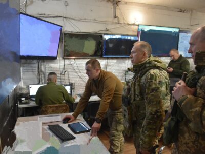 Командувач Сухопутних військ ЗСУ відвідав частини, які тримають оборону на Східному напрямку  