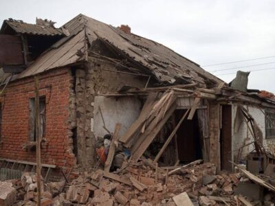 Військові рф поцілили по житловому будинку в Херсоні: поранено двох жінок  