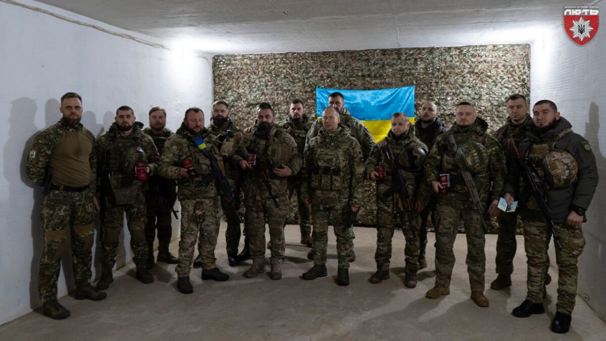 Командувач Сухопутних військ ЗСУ Олександр Сирський привітав бійців бригади «Лють» із річницею
