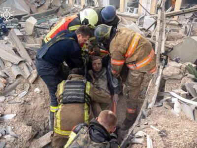 З-під завалів дістали ще тіла: у Києві зросла кількість загиблих через ракетну атаку рф  