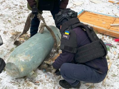 Сапери вилучили бойову частину ракети Х-101 в одному з районів Києва  