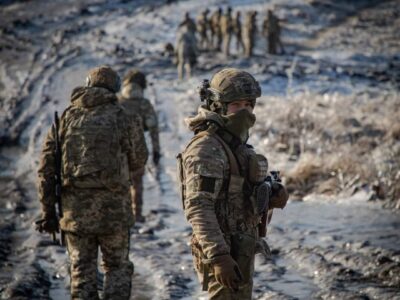 Українські десантники врятували полоненого побратима за допомогою дрона  