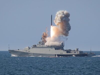 росія тримає в Чорному морі два ракетоносії, загальний залп — 8 «Калібрів»