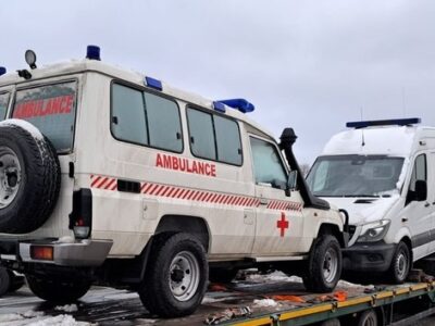 Нова партія гумдопомоги від міжнародних партнерів: 30 «швидких» та 3 палети ліків  