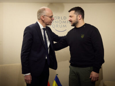 Президент поспілкувався з прем’єром Люксембургу: йшлося про оборонні потреби України  