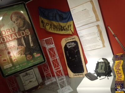 Десять років після Євромайдану: у Києві відкрилася виставка про долі Героїв Небесної Сотні  