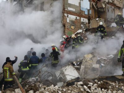 У Харкові рятувальники дістали з-під завалів тіла ще двох жертв обстрілу рф  