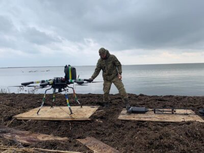 Шукає магнітні аномалії: військові показали, як спеціальні БПЛА обстежують морські акваторії  