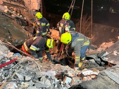 У Дніпрі завершено рятувальні роботи на місці авіаудару в багатоповерхівку: з-під завалів дістали тіла двох жертв  