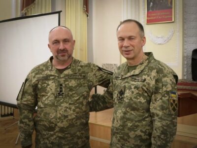 Олександр Сирський представив особовому складу нового командувача Сухопутних військ ЗСУ  