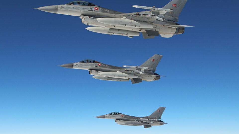 Данія повідомила, коли Україна отримає перші винищувачі F-16  