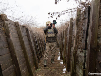 «Запускають вони КАБи та ракети з росії. На нашу територію не залітають»: репортаж із фронтових позицій «Степових вовків»  