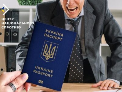 Паспорт під примусом: окупанти змушують українське населення в окупації отримувати російський документ