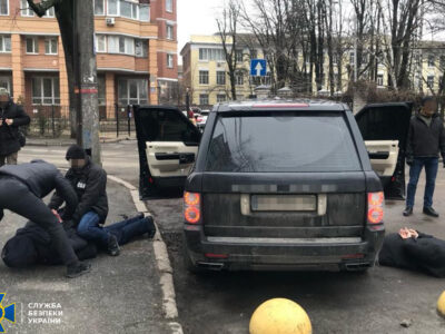 У Києві затримали двох чоловіків, які виманювали гроші в родичів українських військовополонених  