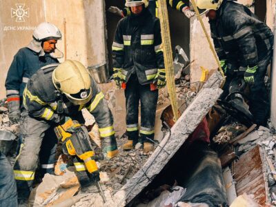 В Одесі вже 10 загиблих внаслідок удару рф по багатоповерхівці  