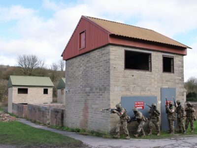 У Генштабі показали, як британські інструктори навчають воїнів ЗСУ штурмувати будівлі  