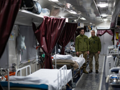 У Міноборони показали, як облаштовані медичні вагони для евакуації поранених  