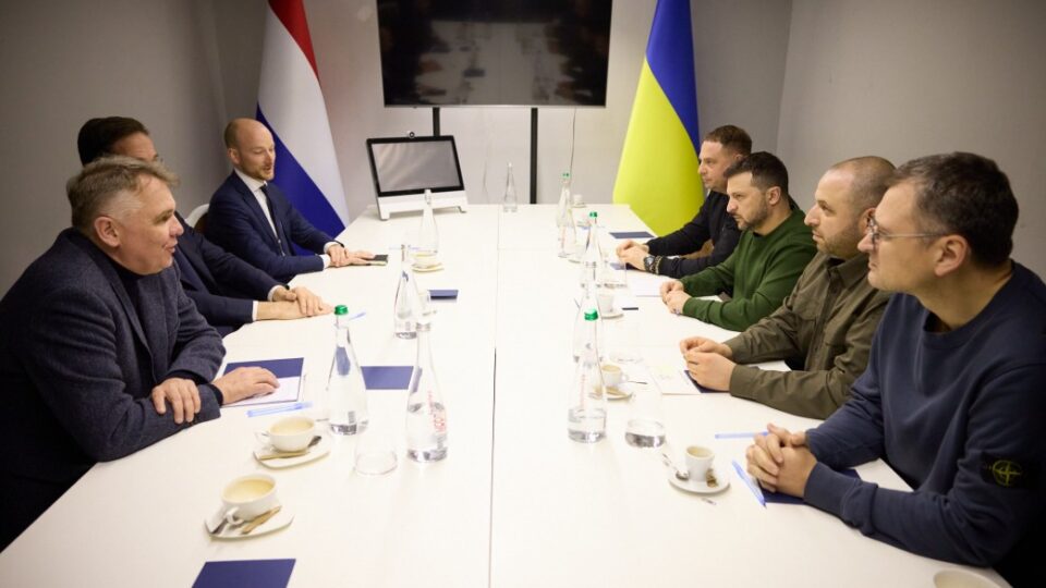 Глава держави провів засідання військового кабінету в Харкові