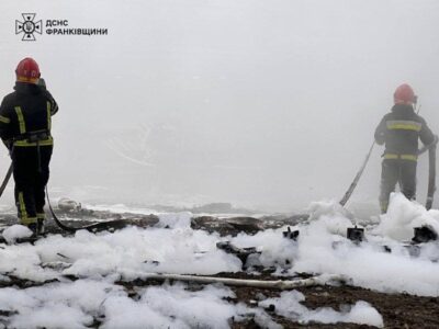 На Івано-Франківщині після ворожого обстрілу горів об’єкт критичної інфраструктури, є постраждалі  