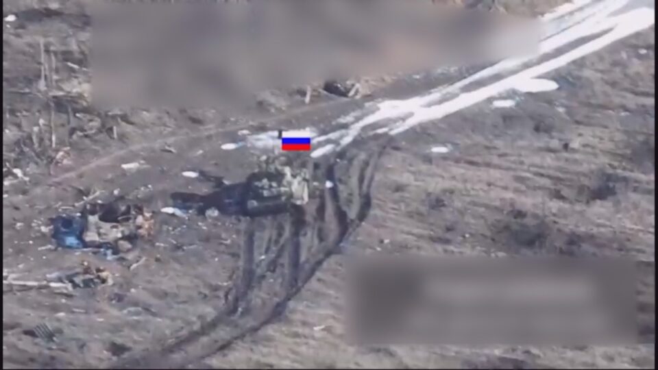 Наші воїни показали палку зустріч українського дрона та російського танка  