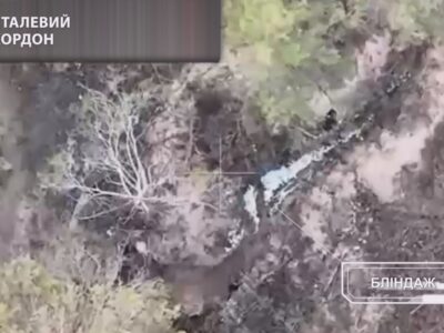 Наші воїни показали, як російські бліндажі «тануть» в українському вогні
