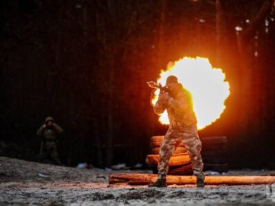 На Таврійському напрямку росіяни втратили танк, 5 ББМ, 3 артсистеми та майже 300 БПЛА  