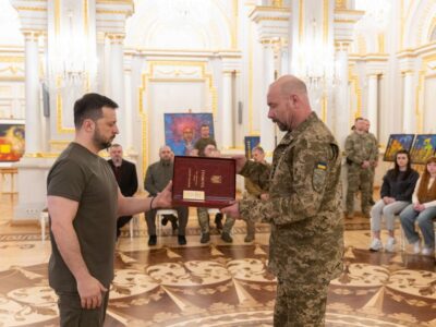 Президент вручив ордени «Золота Зірка» військовим, яким присвоєно звання Героя України  