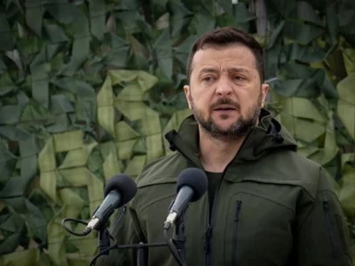 Володимир Зеленський оглянув новітні зразки зброї та заслухав доповідь щодо їх застосування на фронті  