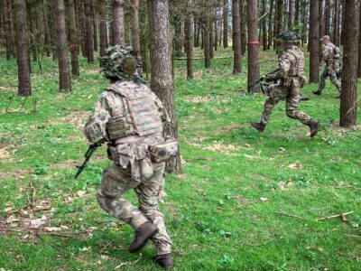 Вже восьма данська команда інструкторів прибула у Британію для навчання українських військових  