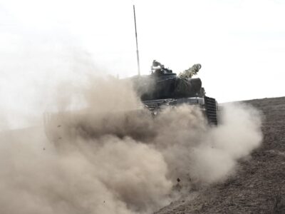 За добу на фронті — понад сотня боєзіткнень, противник атакує на шести напрямках  