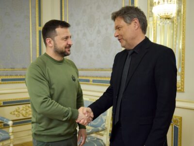 Постачання ППО та спільні оборонні проєкти: Глава держави мав розмову з віцеканцлером Німеччини  