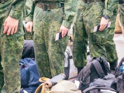Примусова мобілізація на Луганщині: озброєні особи перевіряють кожен будинок  