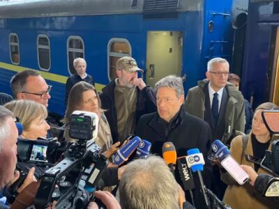 Віцеканцлер Німеччини прибув до Києва з неанонсованим візитом: програма візиту  