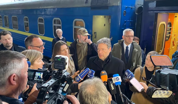 Віцеканцлер Німеччини прибув до Києва з неанонсованим візитом: програма візиту  