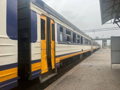 Вдарили по пасажирському поїзду: подробиці ракетної атаки по Балаклії