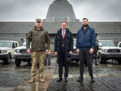 Українські сапери отримали від німців 10 позашляховиків  