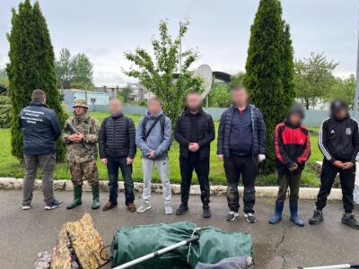 Двоє підлітків вели ухилянтів перепливати Тису на гумових човнах  