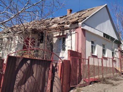 Нікопольщина потерпає від ворожих атак: є руйнування та постраждалий  