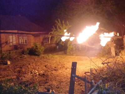 На Дніпропетровщині внаслідок обстрілу спалахнув газогін