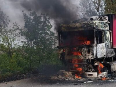 На Херсонщині окупанти скинули вибухівку на вантажівку, є постраждалий