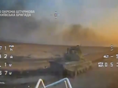 На Бахмутському напрямку спалили бронетехніку ворога  