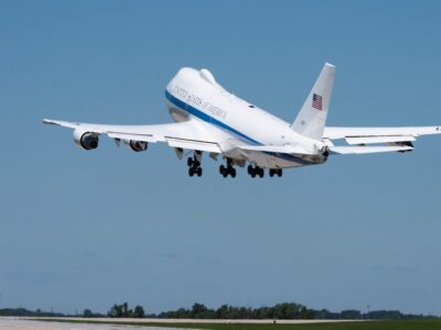 Літак «Судного дня»: у США остаточно визначилися з виробництвом нових повітряних командних центрів  