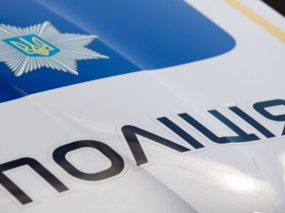 Біля Вовчанська російський дрон атакував поліцейський автомобіль: загинув правоохоронець