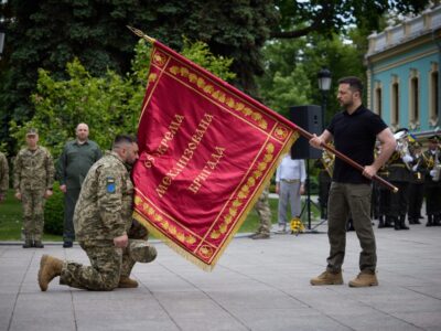 Президент вручив бойові прапори чотирьом механізованим бригадам