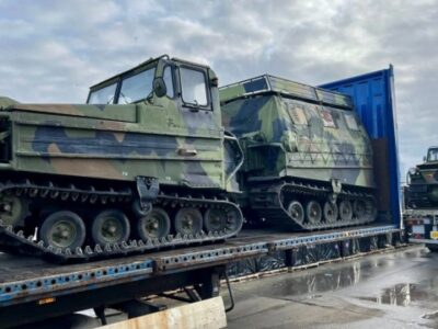 Посольство України в Латвії організувало відправку всюдиходів-амфібій для ЗСУ  